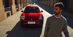 Mann vor einem GWM ORA 03